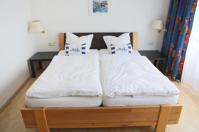 Bedroom 3, Zwehrener Hof, Kassel