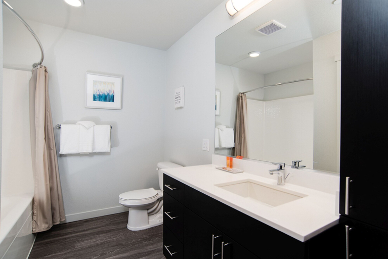 Bathroom 3, Pelicanstay in Stadium District, Seattle