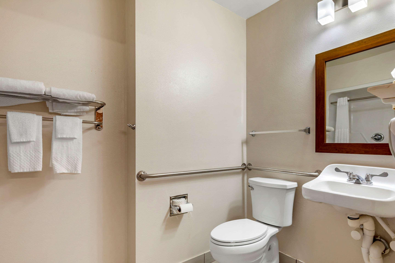Bedroom 3, MainStay Suites Dubuque at Hwy 20, Dubuque