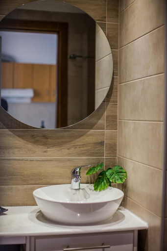 Bathroom 5, Sarantis Hotel, Central Macedonia