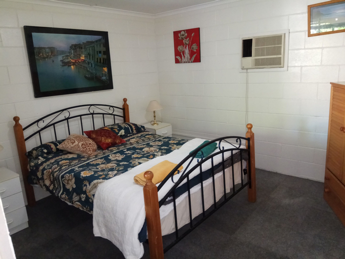 Bedroom 2, Burt Street Gardens, Kalgoorlie/Boulder