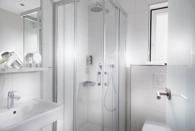 Bathroom 4, Hotel Derichsweiler Hof, Oberbergischer Kreis