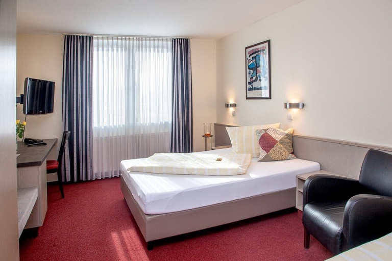 Bedroom 2, Sporthotel Öhringen, Hohenlohekreis