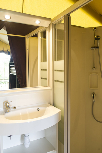 Bathroom 3, Huttopia La Plage Blanche, Jura