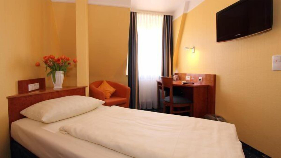 Bedroom 3, Hotel Astro, Stuttgart