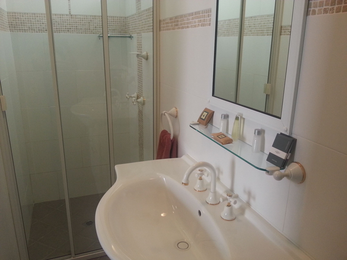 Bathroom 3, New Olympic Motel, Lismore - Pt A
