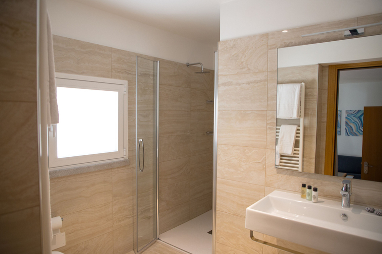 Bathroom 5, Hotel Principe Alogna & SPA, Palermo