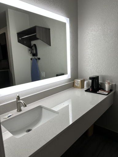 Bathroom 3, Sleepy Traveler Motel, Wagoner