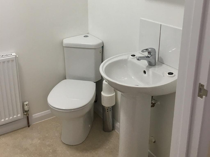 Bathroom 3, The Premier Hotel, Lincolnshire