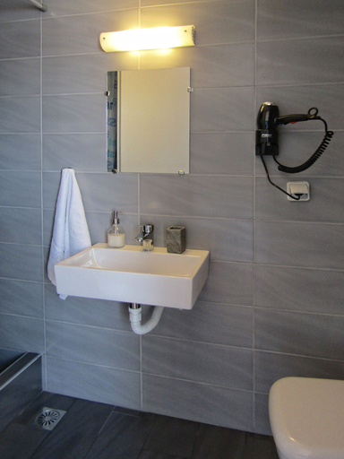 Bathroom 3, Perdika Mare Guesthouse, Attica