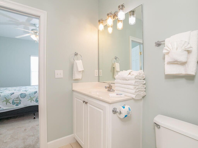 Bathroom 4, Margarittaville East, Baldwin
