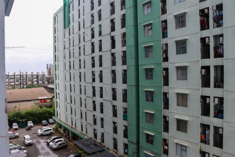 Exterior & Views 3, Comfy and Tidy 2BR at Green Park View Apartment By Travelio, Jakarta Barat