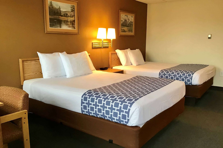 Bedroom 3, Travelodge by Wyndham Powell, Park