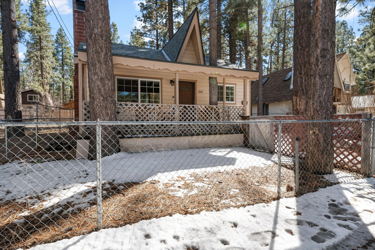 Exterior & Views 2, 060 - The Angeles Chalet, San Bernardino