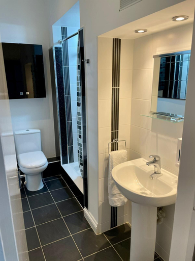 Bathroom, B16 Apartment A Birmingham, Sandwell