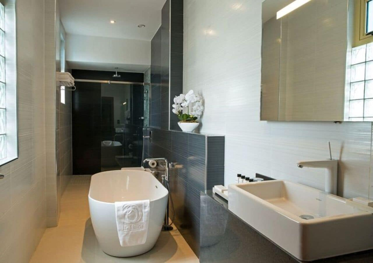 Bathroom 4, The Envoy Hotel, AbujaMun