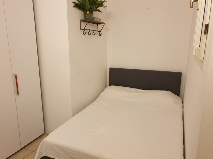 Bedroom 4, Captivating 2 Bedroom Apartment in Acquaseria, Como
