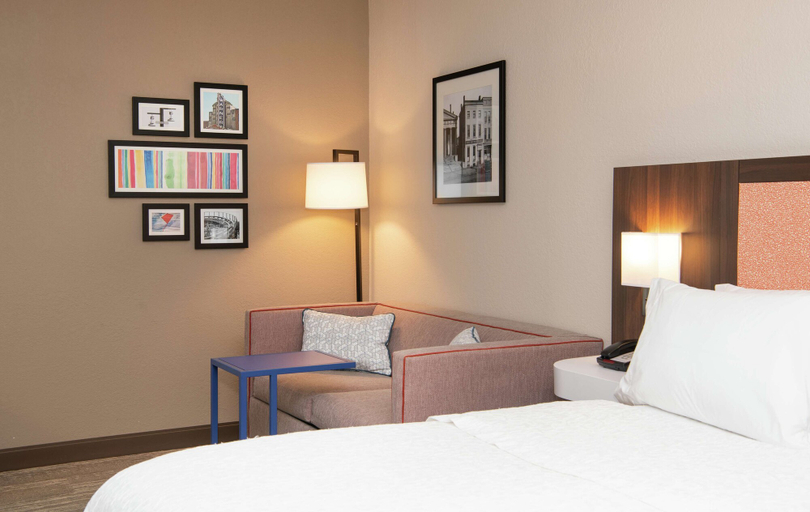 Bedroom 3, Hampton Inn Erie-South, Erie