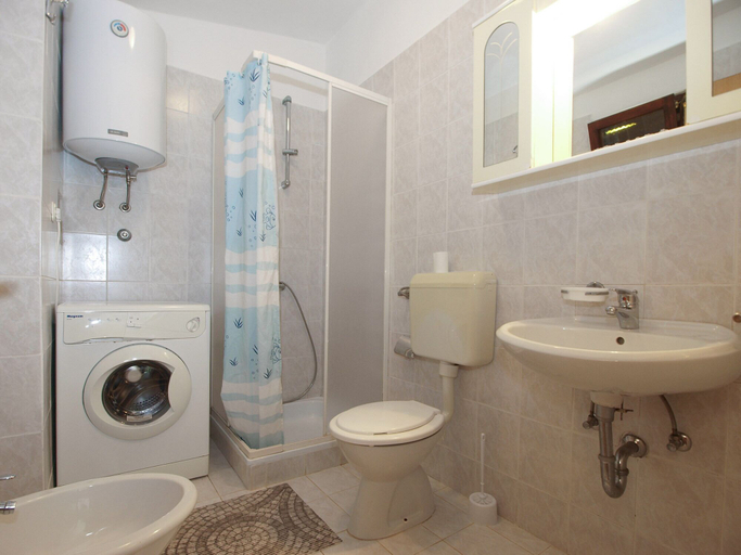 Bathroom, Apartment 1907, Žminj