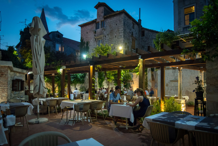 Food & Drinks 5, Villa Sv. Petar, Trogir