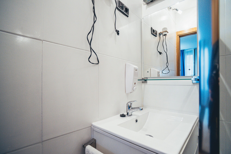 Bathroom 4, Pensión Irune by Vivere Stays, Guipúzcoa