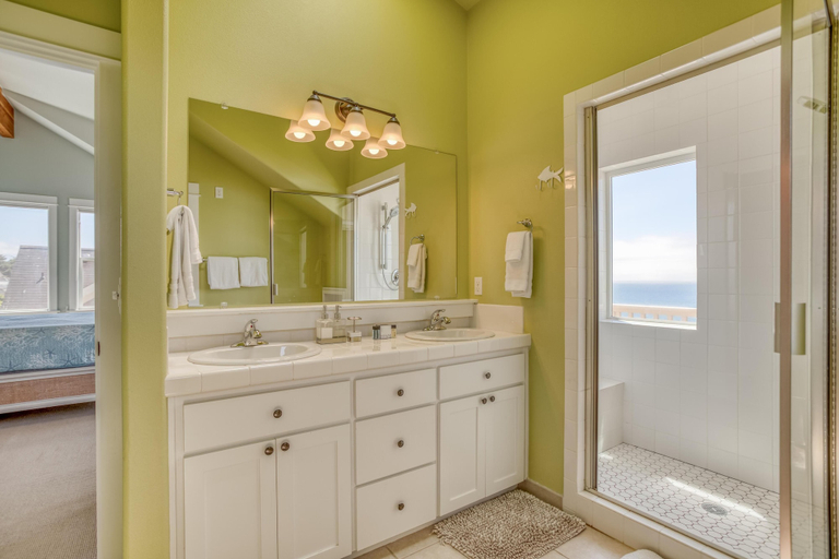 Bathroom 4, Sea Amor, Lincoln