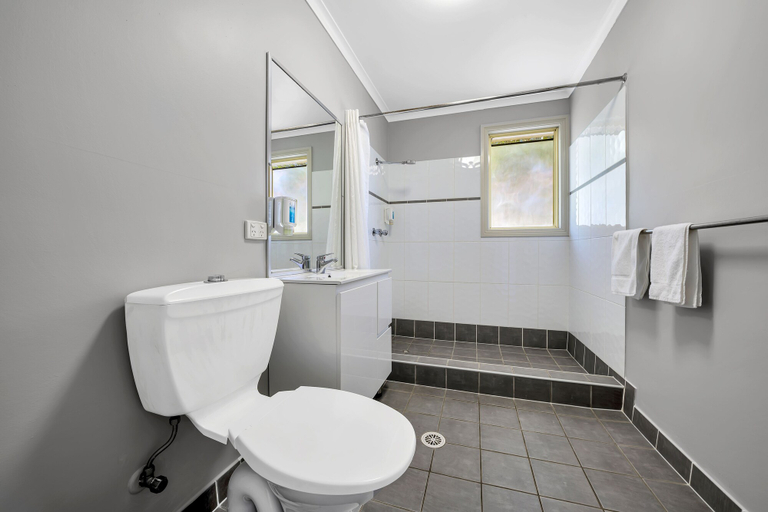 Bathroom 4, Ingenia Holidays Ulladulla, Shoalhaven - Pt B