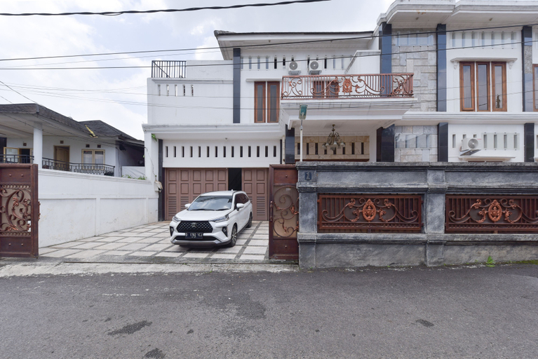 Exterior & Views 2, RedDoorz Syariah near Dago Pakar 2, Bandung