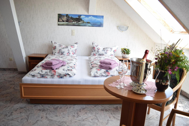 Bedroom 2, Hotel Carola, Erzgebirgskreis