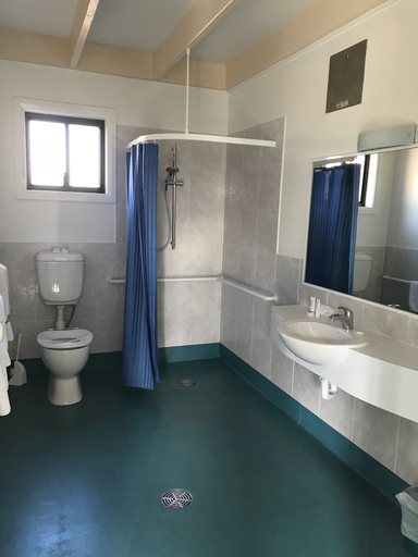 Bathroom 4, Sundown Villas, Symonston