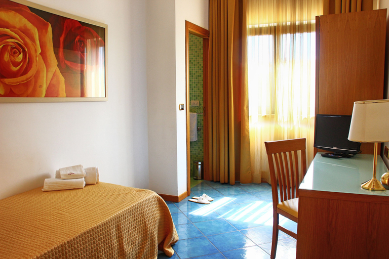 Bedroom 4, City Hotel, Napoli