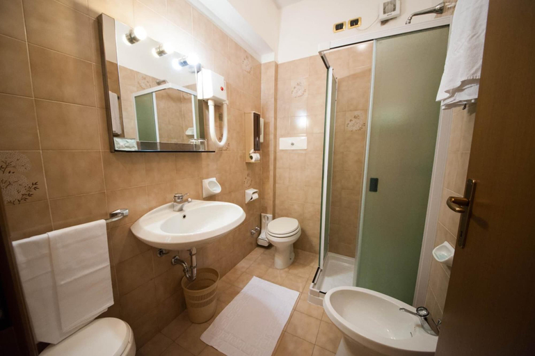 Bathroom 5, Hp Fly Hotel Bologna, Bologna