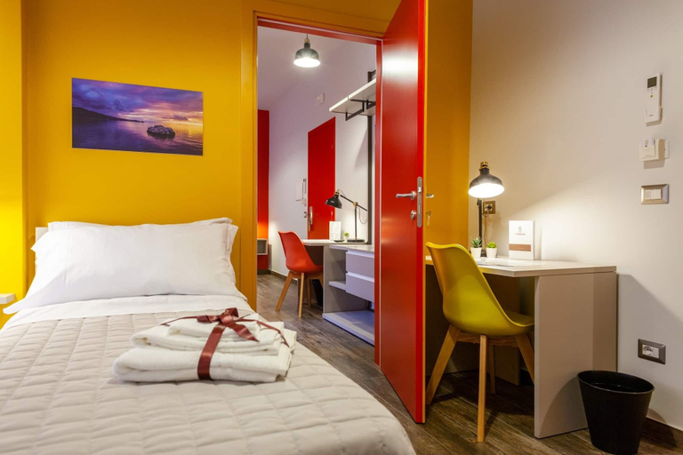Others 4, Five Rooms Brolo, Messina