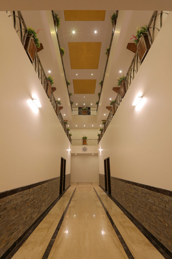Others 5, Hotel Sardar, Pune
