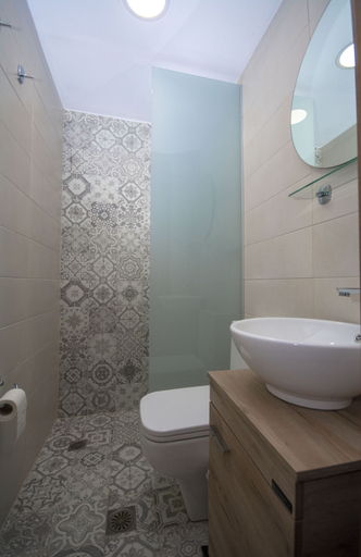Bathroom 3, Pamelas House, Crete