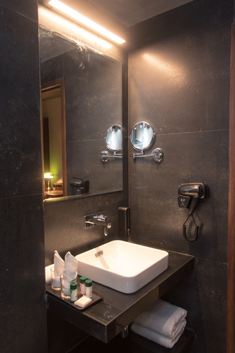 Bathroom 5, Historia Royal, Udaipur