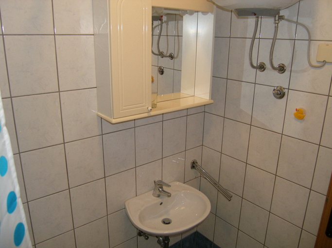 Bathroom 3, Lorena Apartments, Pula