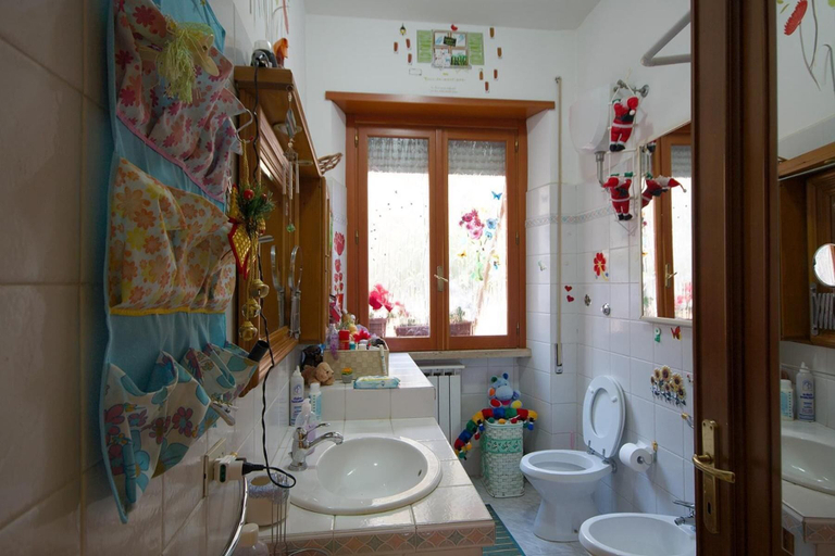 Bathroom 5, Casa Arcobaleno, Rome