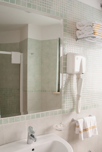 Bathroom 5, City Hotel, Napoli
