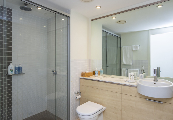 Bathroom 4, Magnetic Blue Waterfront Apartments, Magnetic Island