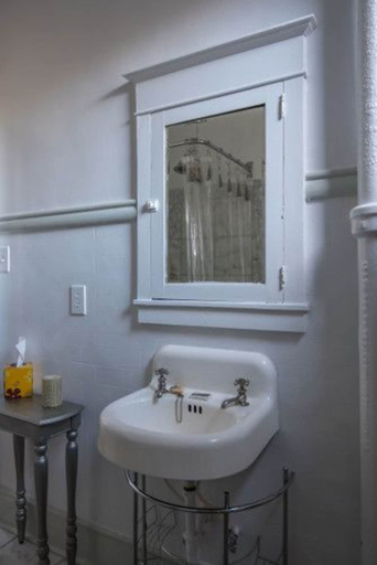 Bathroom 4, Morgan and Wells B&B, Cleveland