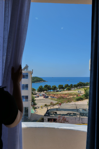Others 5, 3 Islands 2 Hotel, Sarandës
