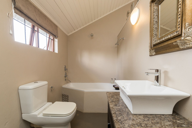 Bathroom 4, Three Thymes Inn, City of Tshwane