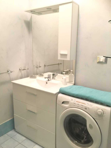 Bathroom 4, Casa Miki, Genova