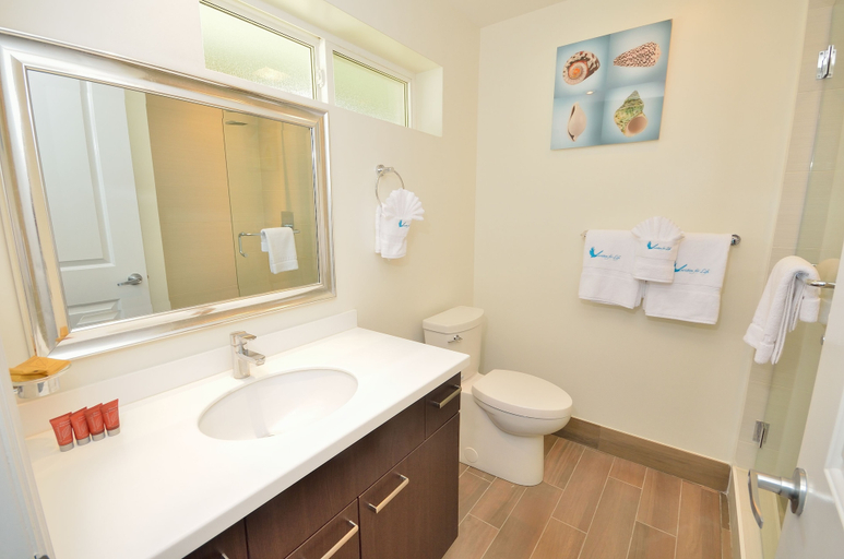 Bathroom 4, Royal St. Kitts Hotel