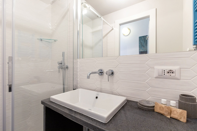 Bathroom 2, Rome As You Feel - Iconic Boschetto Apt., Roma