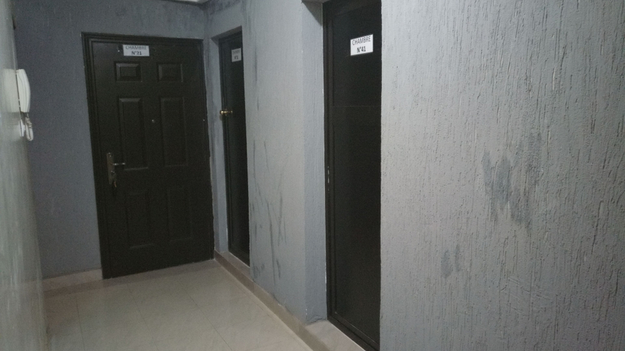 Others 4, Residence Abdou Diouf 2, Dakar
