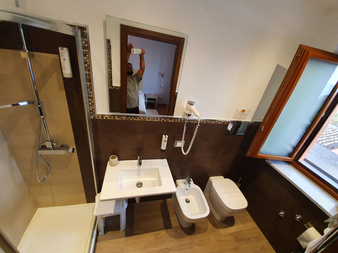 Bathroom 3, Resort San Nicola, Palermo