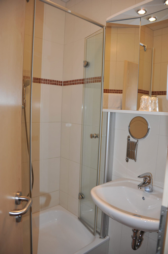 Bedroom 5, Hotel Martin, Limburg-Weilburg