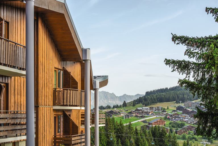 Exterior & Views